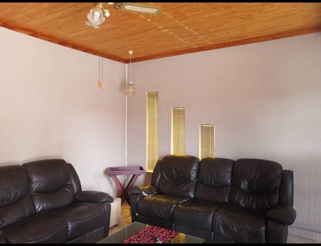 3 BEDROOM FREESTANDING SOLD IN STILFONTEIN EXT 4